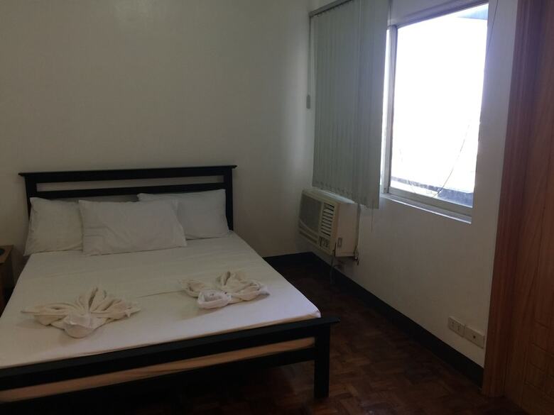 Hotel Ofw At Crowne Bay Tower