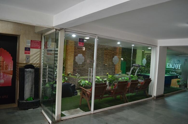Hotel Woodapple Residency