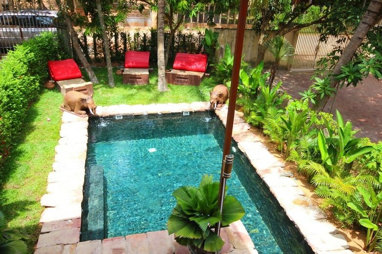 Hotel Manuelaeric Homestay