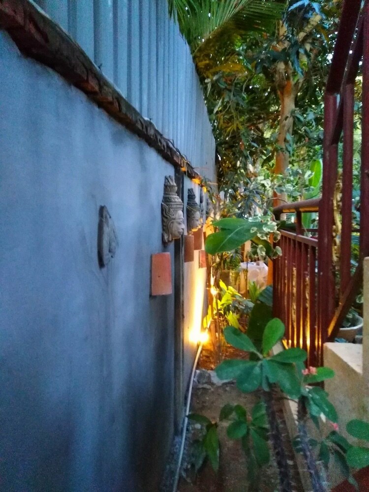 Hotel Manuelaeric Homestay