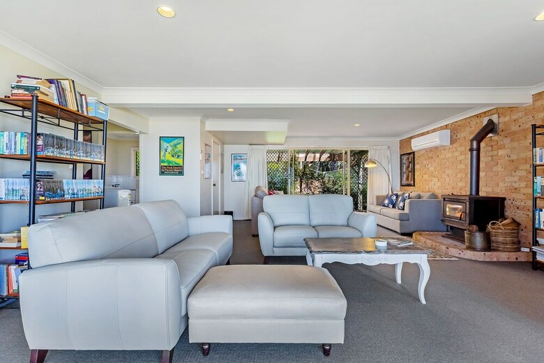 Sandranch, 123 Foreshore Drive