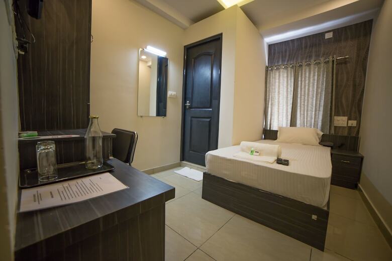 Hotel South Gate Residency