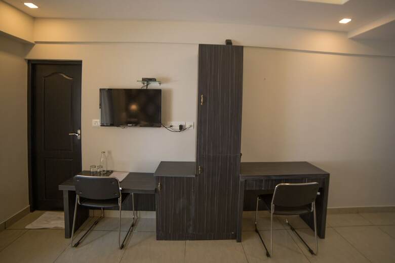 Hotel South Gate Residency