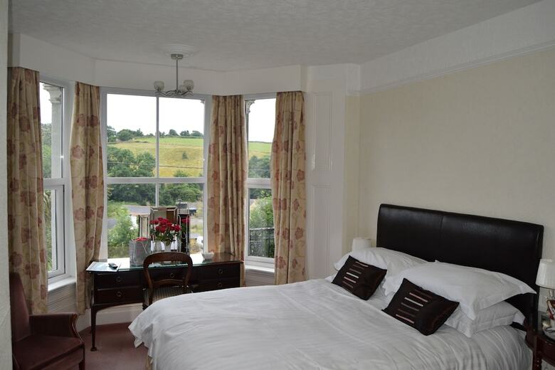 Bed & Breakfast Elmswood House