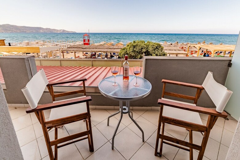 Tropical Hotel B