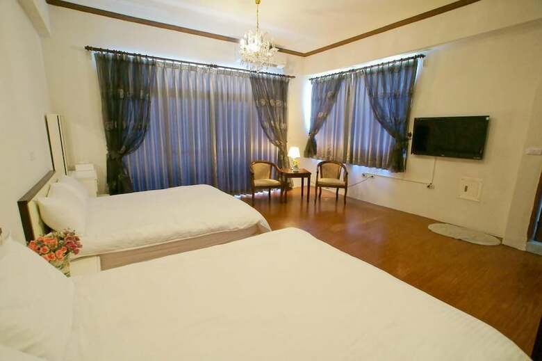Hotel East First B&B