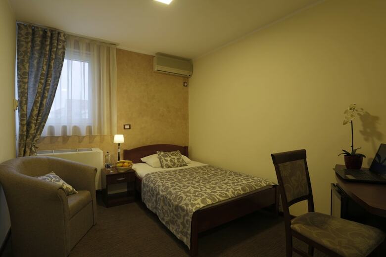 Hotel Guesthouse Tara
