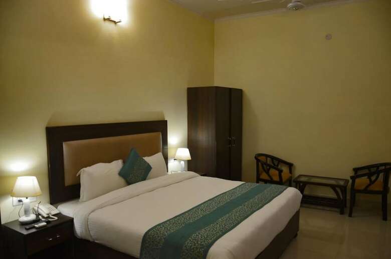 Hotel Elm Tree