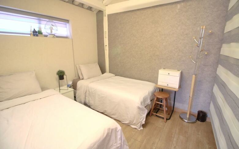 Hotel The Present Guesthouse