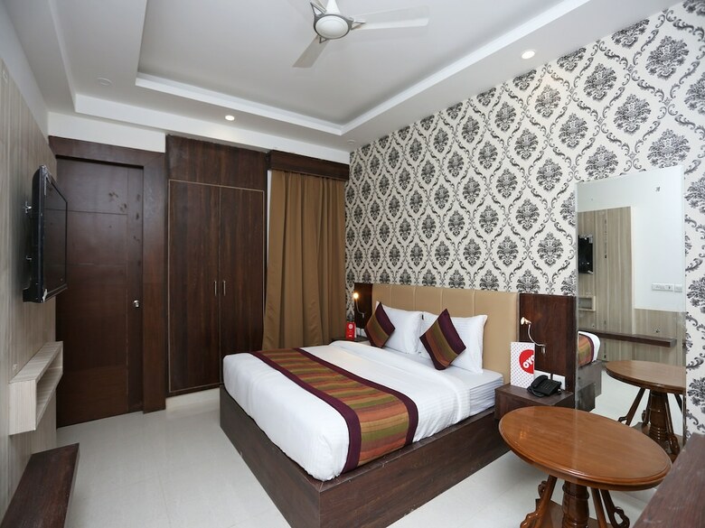 Hotel Oyo 14481 Almati Inn
