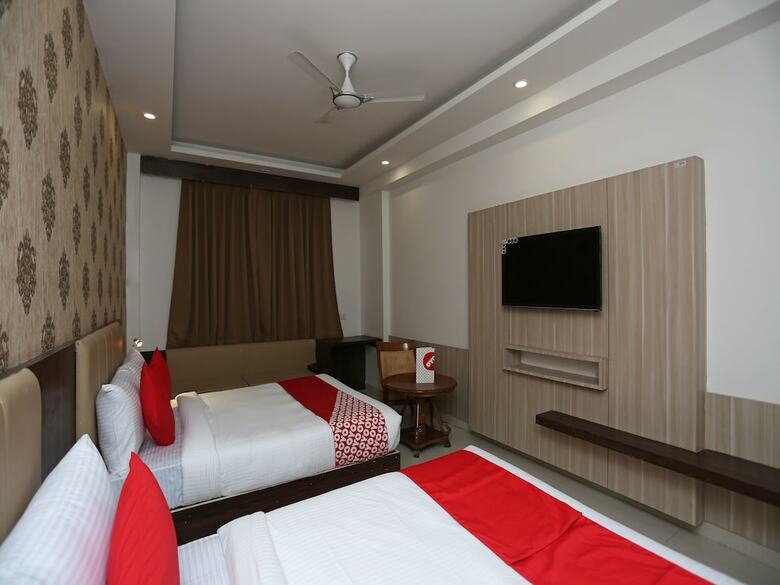 Hotel Oyo 14481 Almati Inn