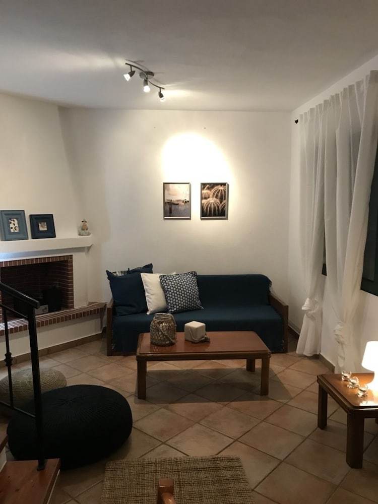 Apartamentos Stunning Sea-front Maisonette