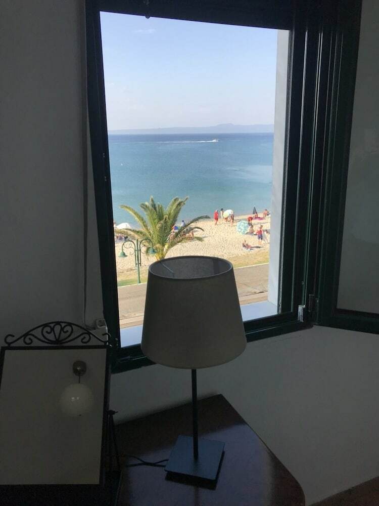 Apartamentos Stunning Sea-front Maisonette