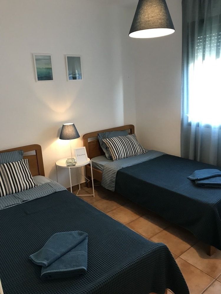 Apartamentos Stunning Sea-front Maisonette