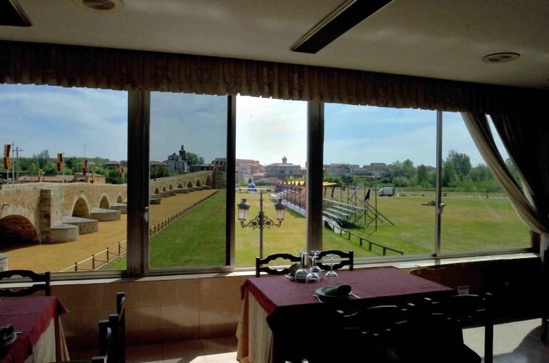 Hostal Don Suero de Qui�ones