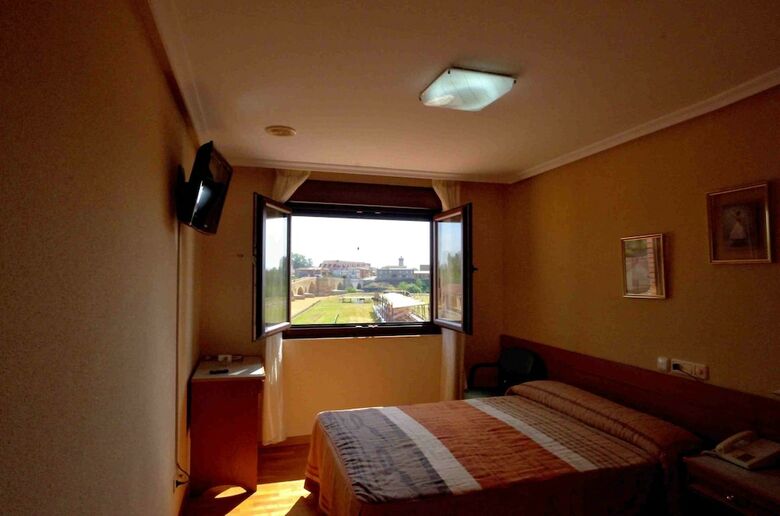 Hostal Don Suero de Qui�ones