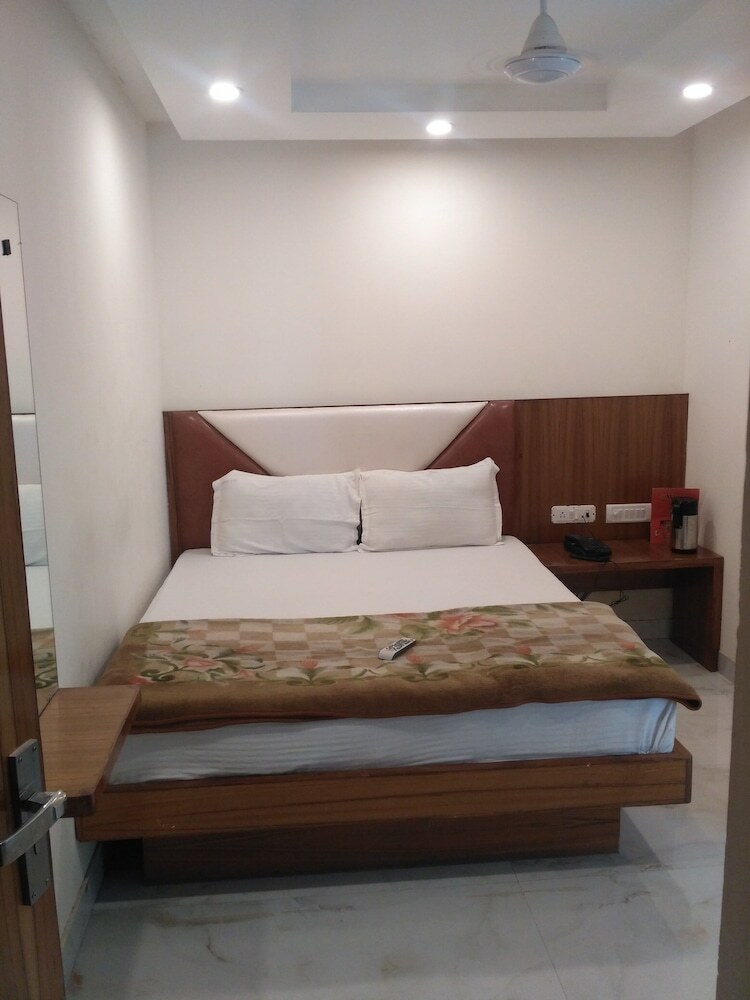 Hotel Rama Deluxe Paharganj