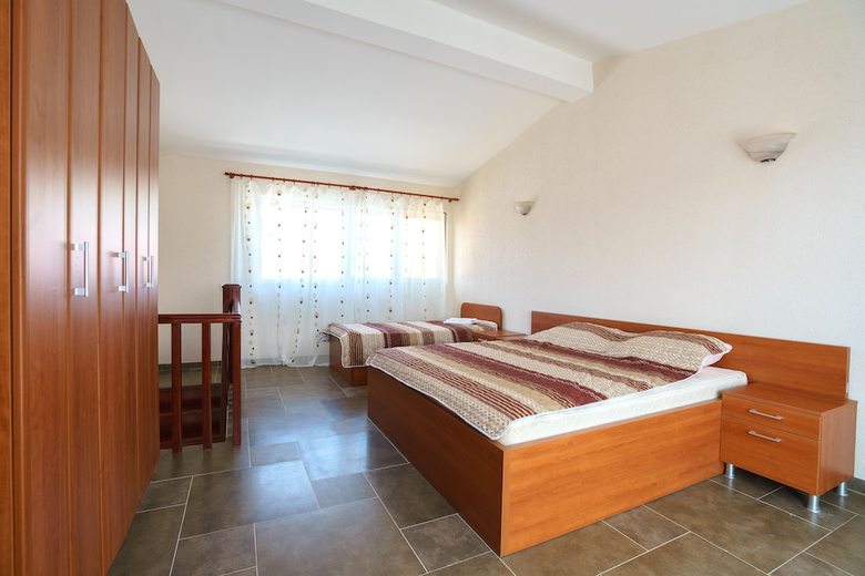 Aparthotel Apartments Lora