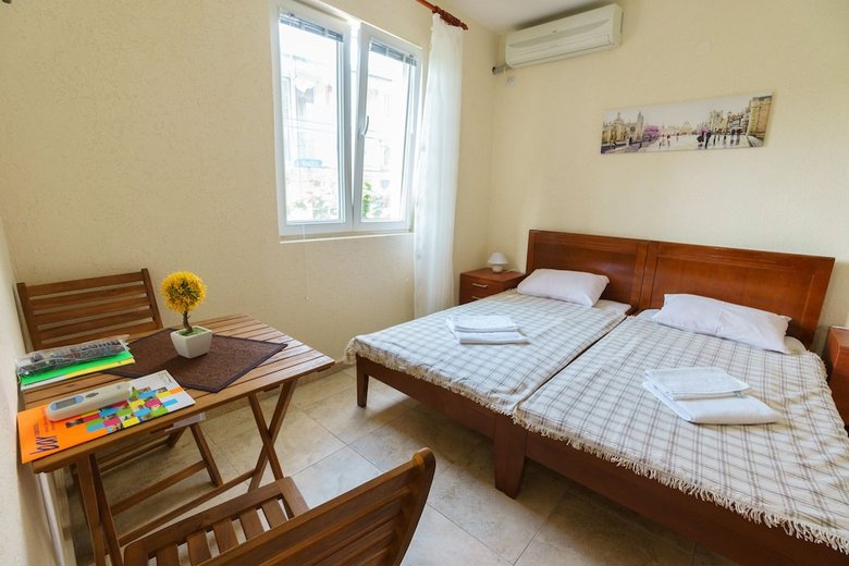 Aparthotel Apartments Lora