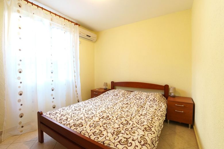 Aparthotel Apartments Lora