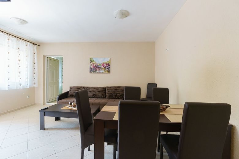 Aparthotel Apartments Lora