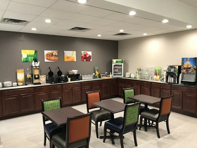 Hotel Quality Inn And Conference Center