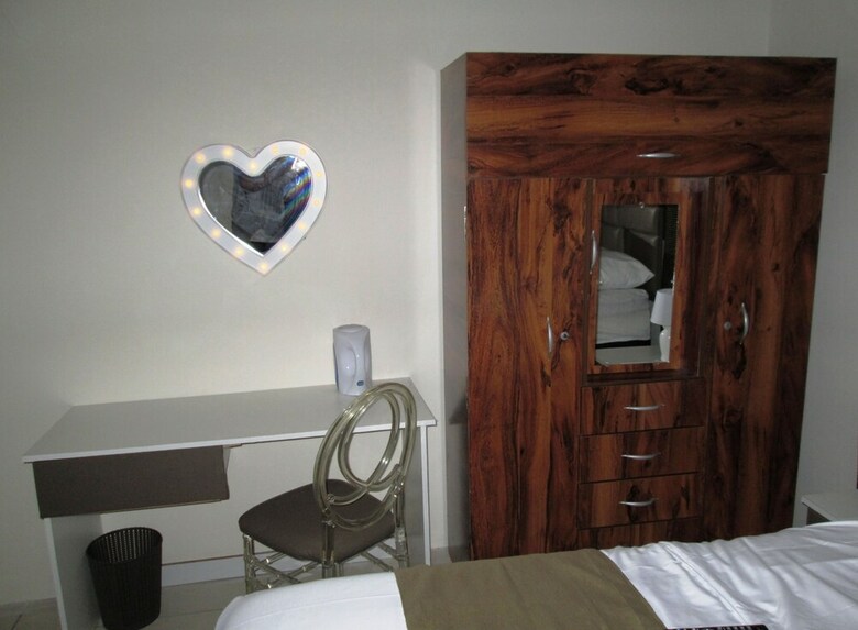 Bed & Breakfast King Base Guesthouse B & B