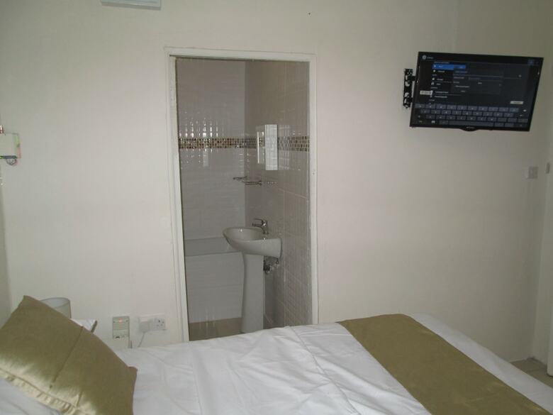Bed & Breakfast King Base Guesthouse B & B