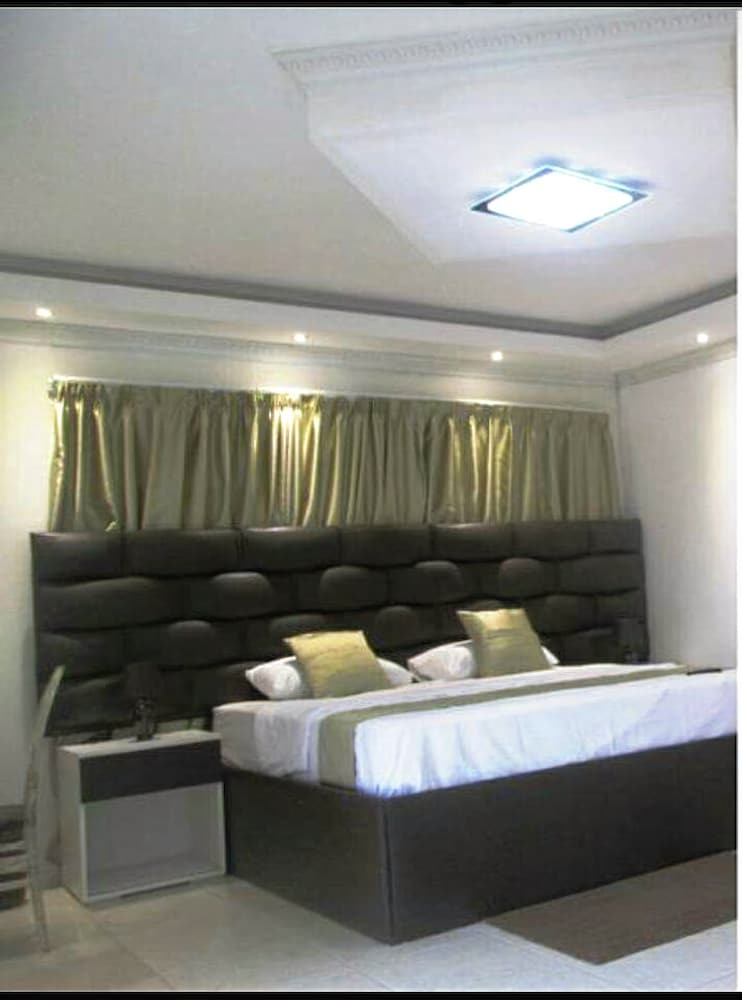 Bed & Breakfast King Base Guesthouse B & B