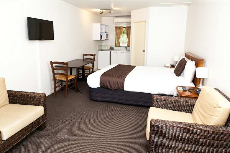 Oak Tree Motel