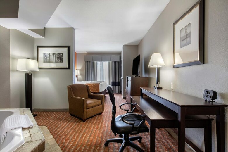 Hotel Comfort Suites Jackson I-40