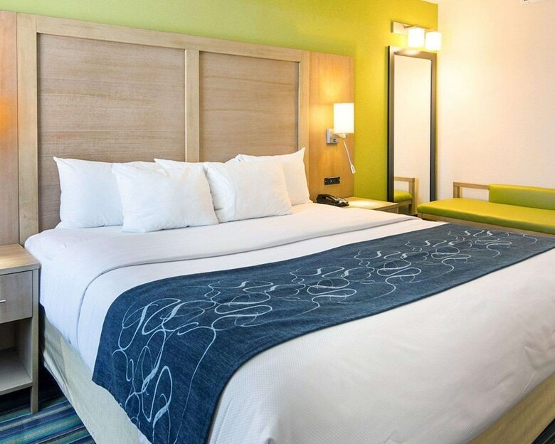 Hotel Comfort Suites Beachfront