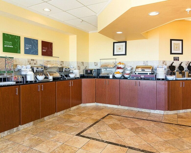 Hotel Comfort Suites Beachfront