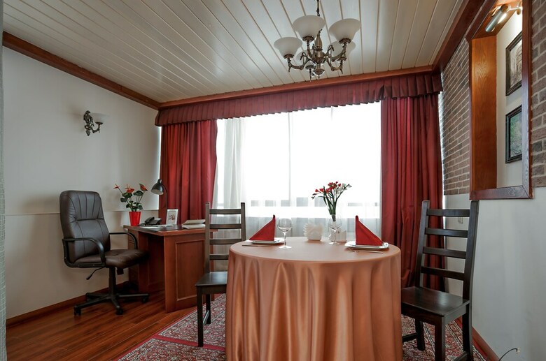 Business Hotel Avrora