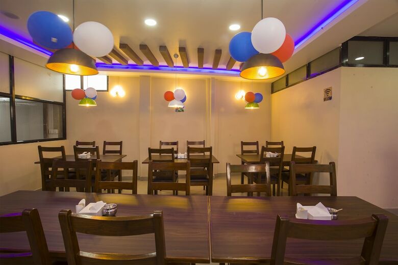 Oyo 146 Somewhere Hotel & Restaurant