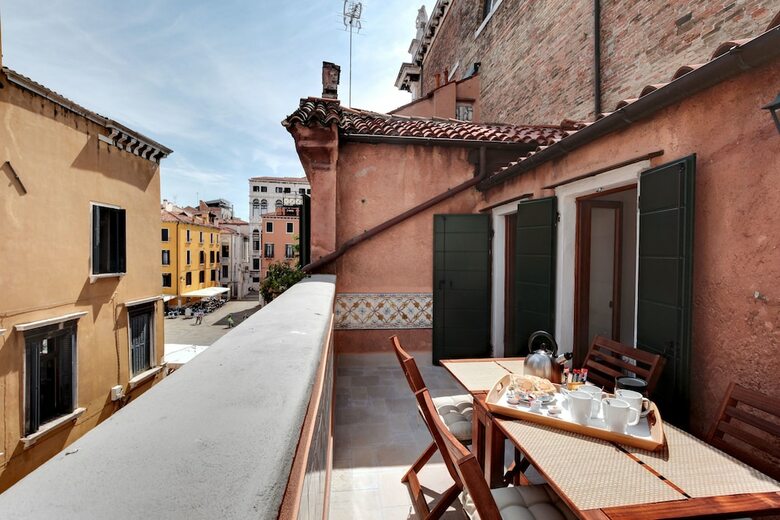 Santo Stefano Accademia Apartment Venice