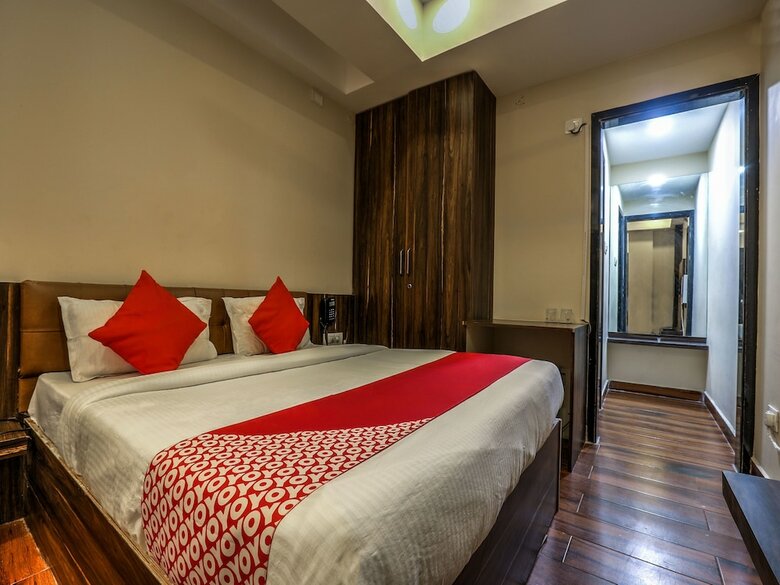 Hotel Oyo 14244 Loya Legend