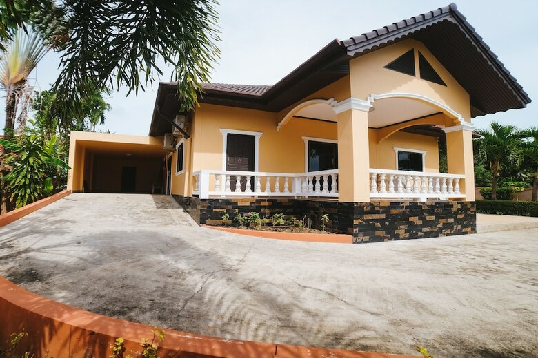 5 Bedrooms Pool Villa Behind Phuket Z00