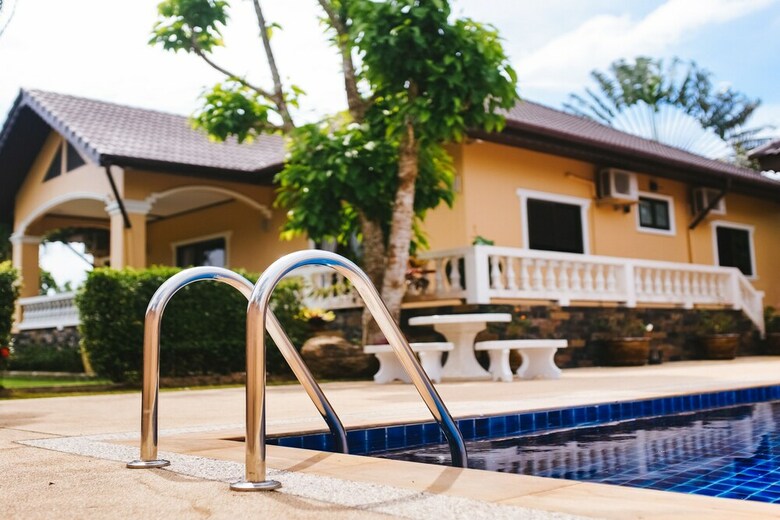 5 Bedrooms Pool Villa Behind Phuket Z00