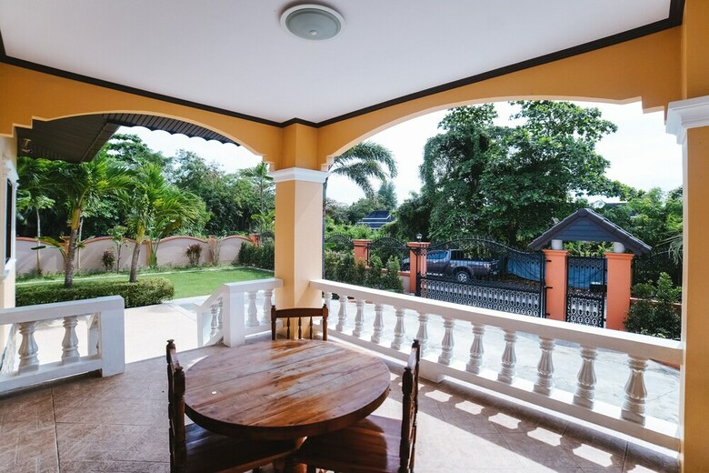 5 Bedrooms Pool Villa Behind Phuket Z00