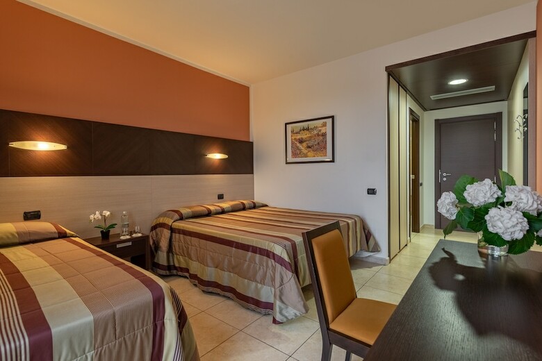 Record Hotel
