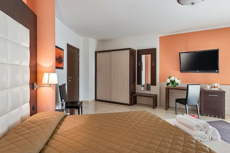 Record Hotel