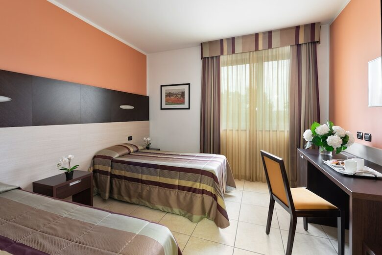Record Hotel