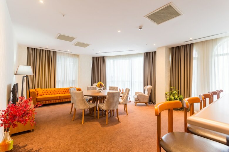 The Grand Gloria Hotel