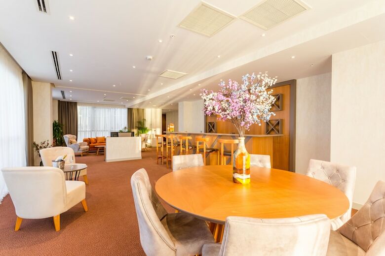 The Grand Gloria Hotel