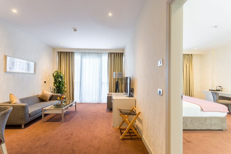 The Grand Gloria Hotel
