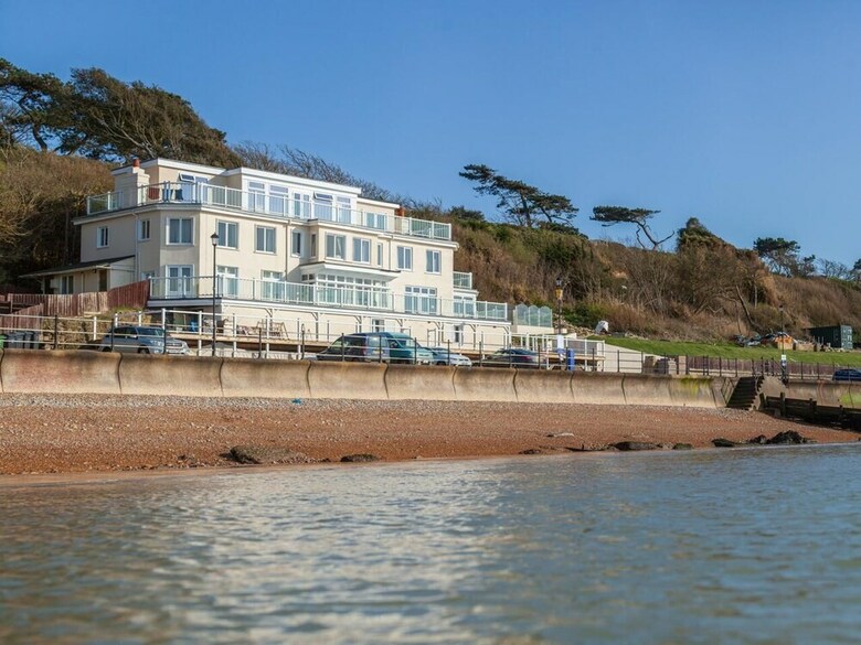 Beachside Apartment On The Beach
