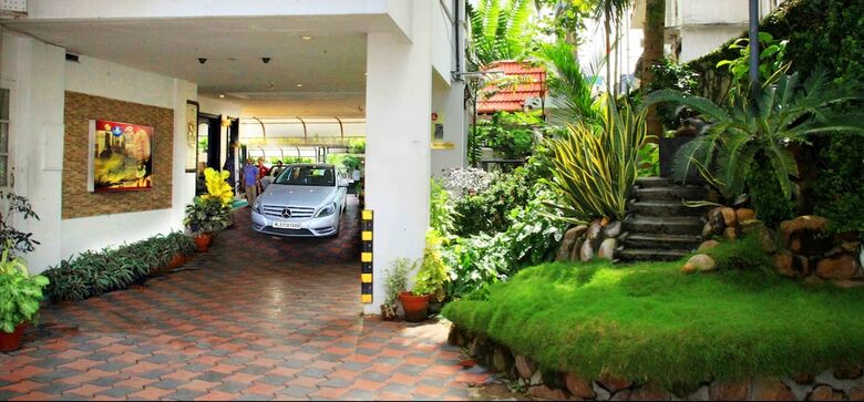 Hotel Yuvarani Residency