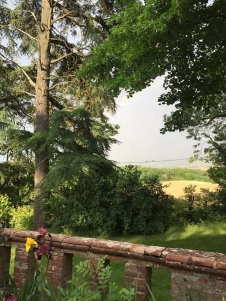 Hotel Gite Le Jardin Des Cedres