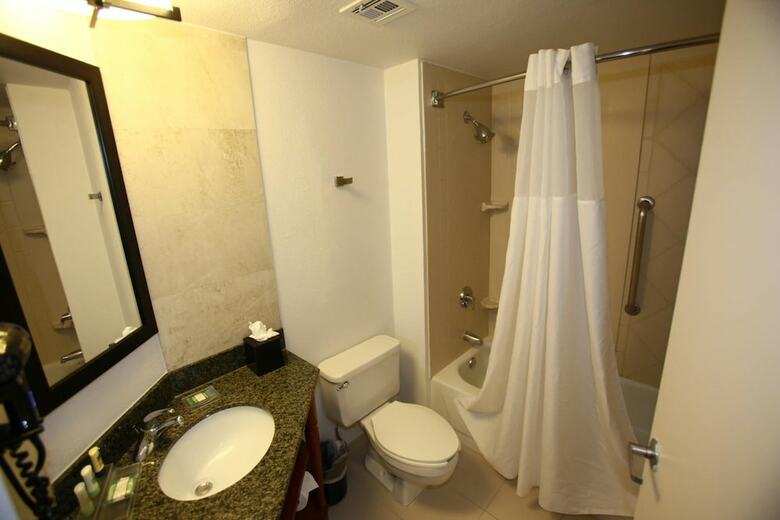 Hotel Greentree Inn & Suites